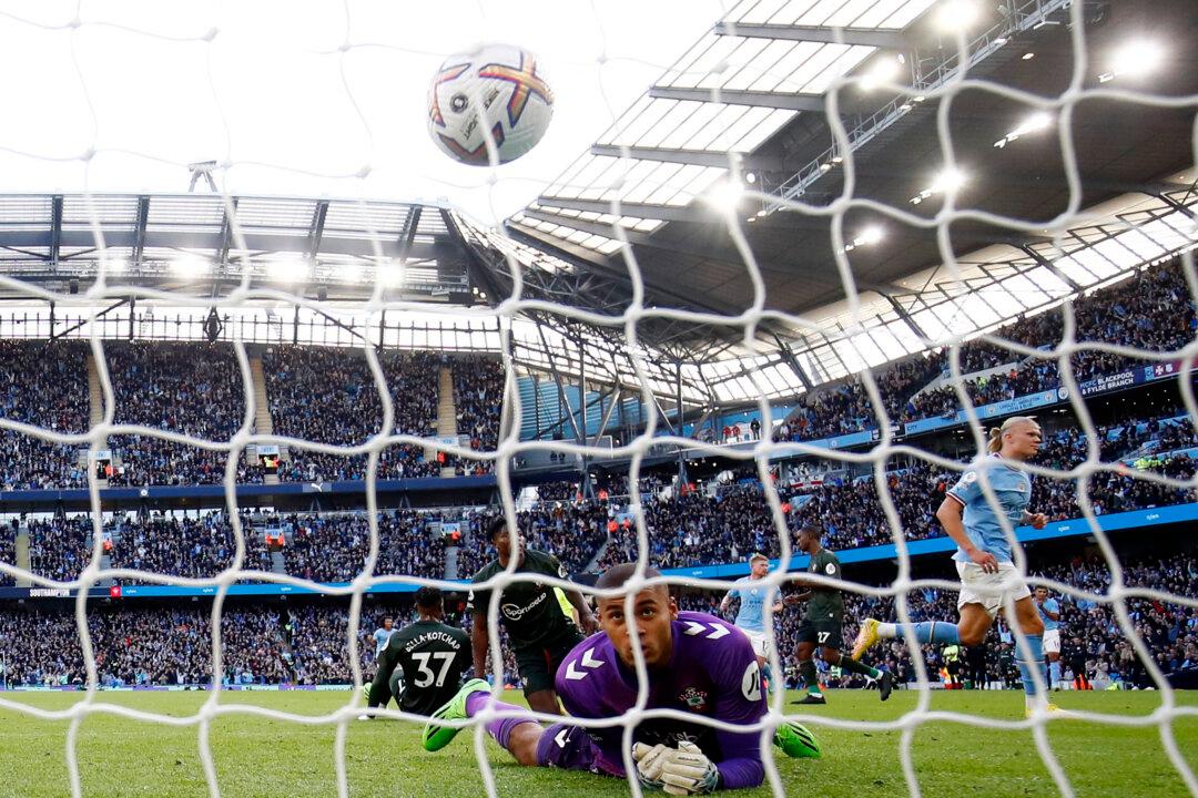 Manchester City Move Top, Chelsea and Newcastle Continue to Rise, Spurs Respond