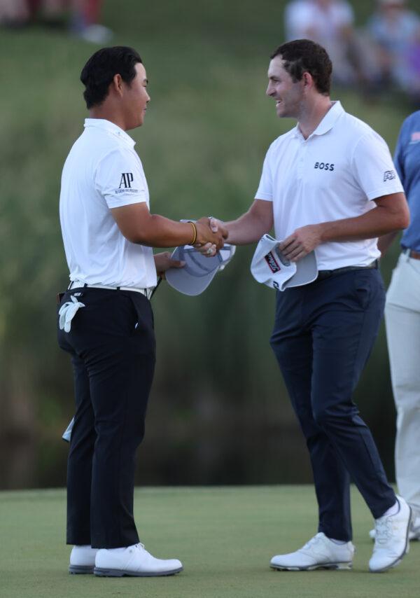 Tom Kim (L) of South Korea is congratulated by Patrick Cantlay after winning the Shriners Children's Open at TPC Summerlin in Las Vegas, on Oct. 9, 2022. (Jed Jacobsohn/Getty Images)