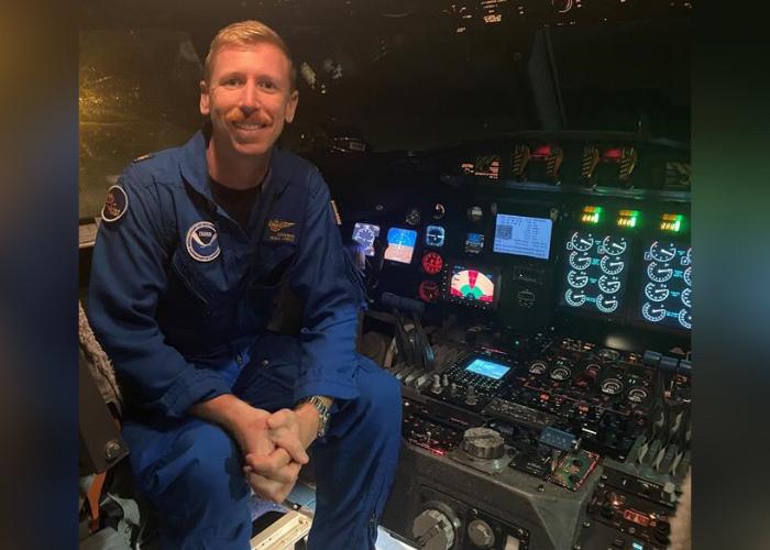 Hurricane Hunter Who Flew Into the Eye of Fiona Describes âVery Challengingâ Storm