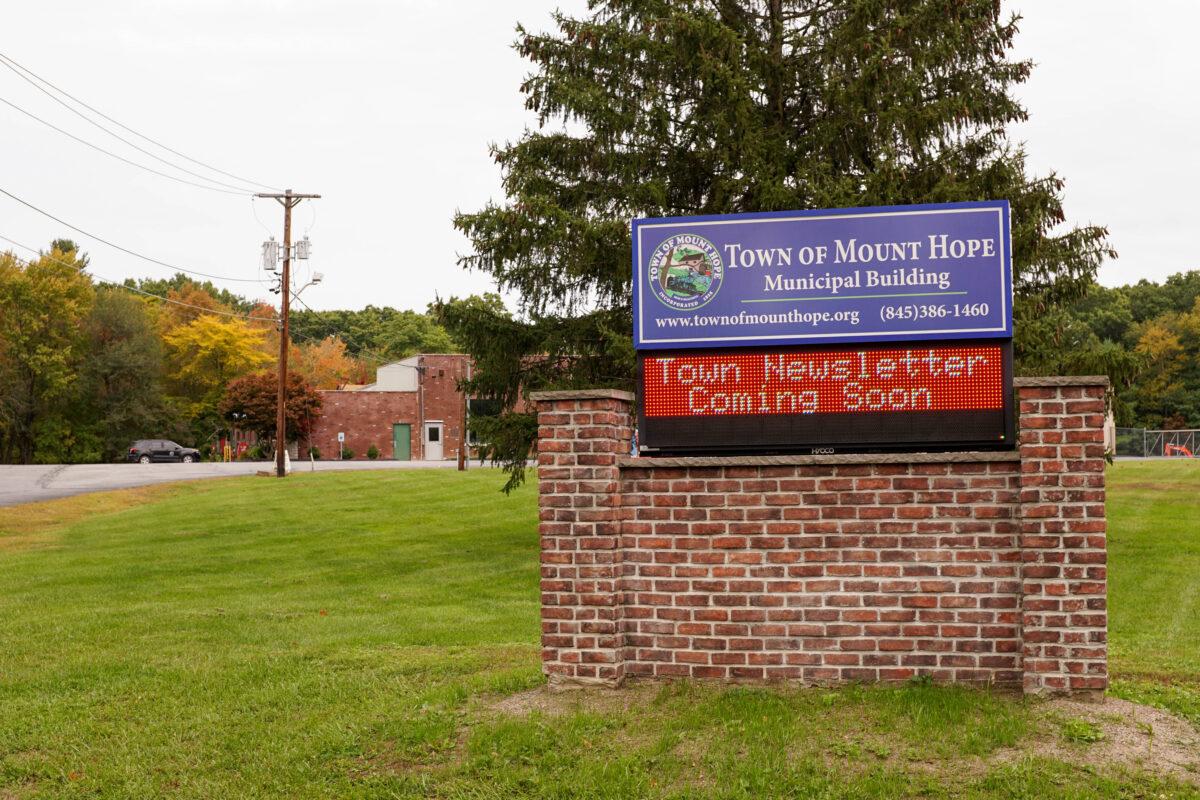 The Town of Mount Hope Municipal Building in the Town of Mount Hope, N.Y., on Oct. 2, 2022. (Cara Ding/The Epoch Times)