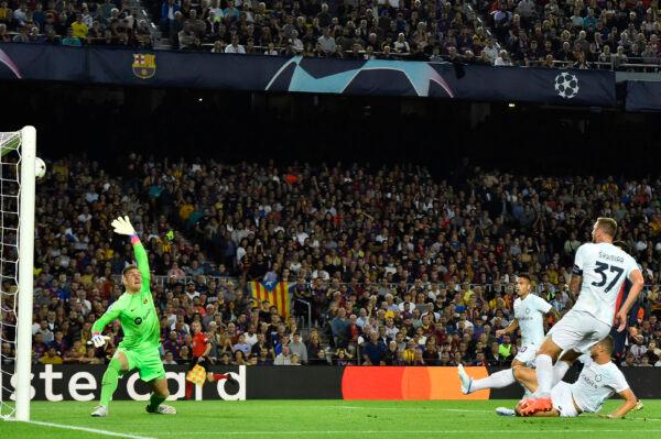 Inter Milan's Bosnian forward Edin Dzeko (R BOTTOM) shoots at goal during the UEFA Champions League 1st round, group C, football match between FC Barcelona and Inter Milan at the Camp Nou stadium in Barcelona, Spain, on October 12, 2022. (Pau Barrena/AFP via Getty Images)