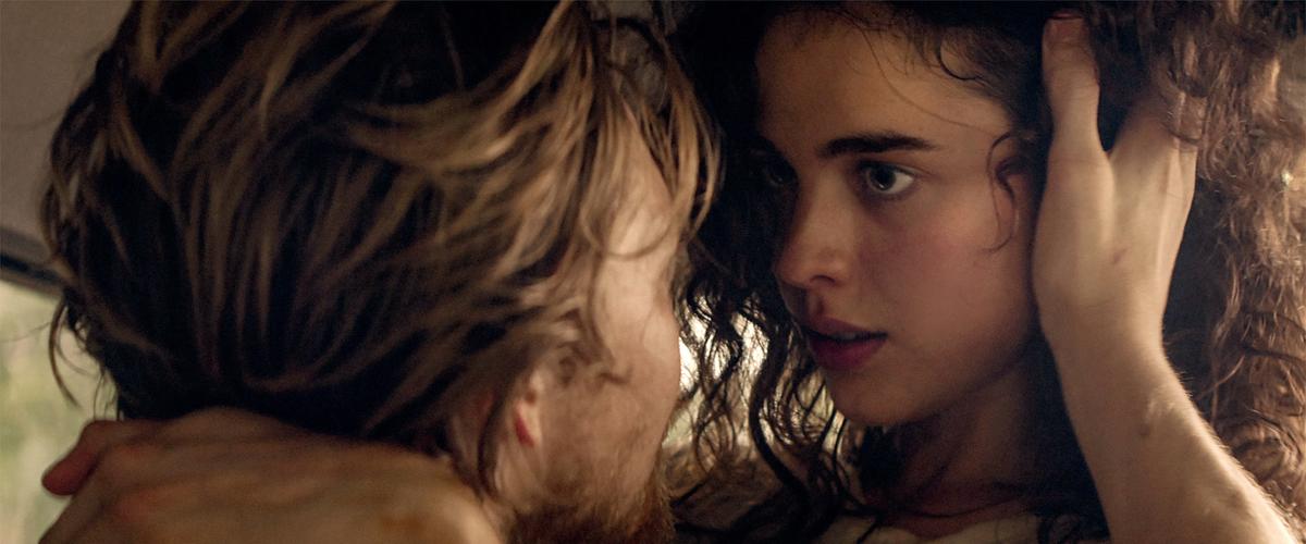 Joe Alwyn and Margaret Qualley in Claire Denis’ “Stars at Noon.” (A24)