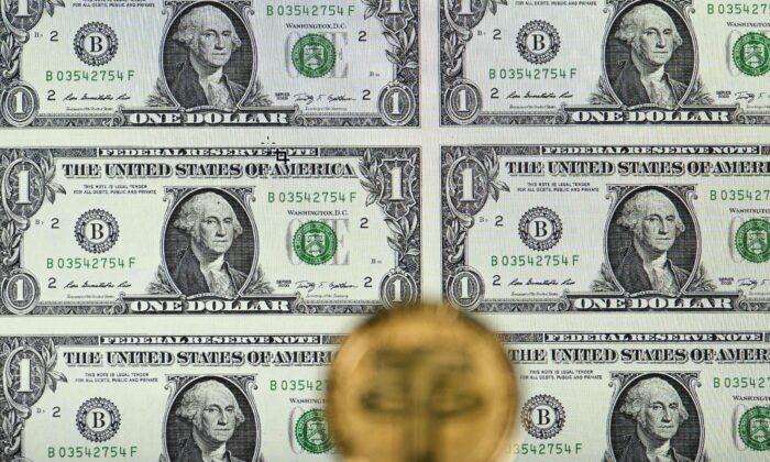 Despite Domestic Turmoil, the Dollar Still Dominates