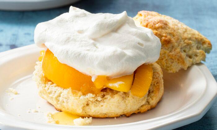 Fluffy Biscuits With Juicy Peaches and Airy Whipped Cream Give That Summer Feeling Any Time