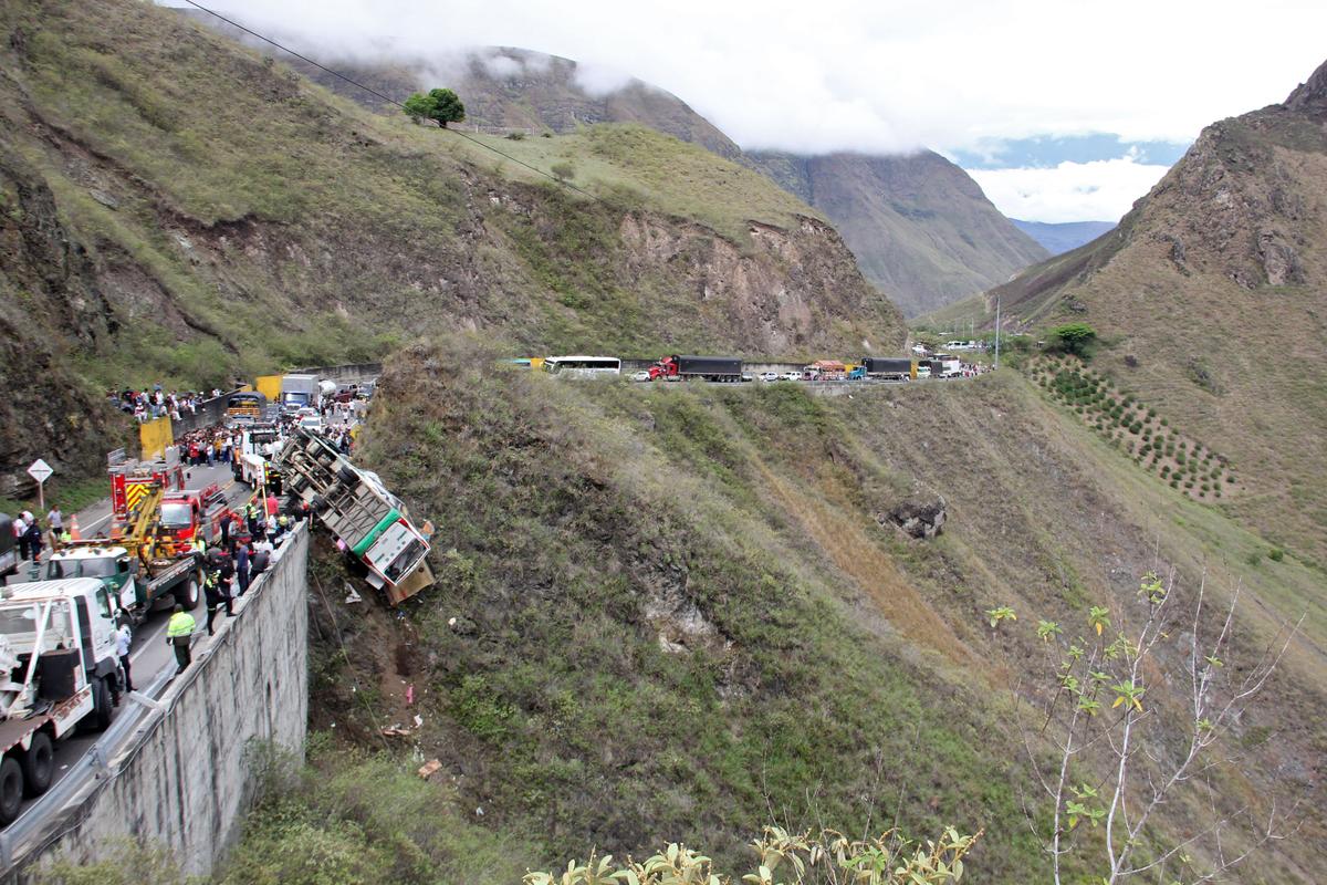 Colombian Bus Crash Kills at Least 20