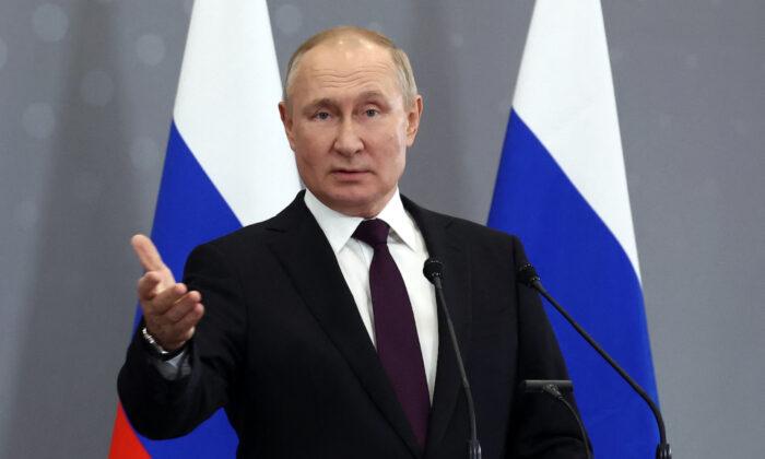 Wall Street Opens Higher After Putin Says No Plans for Further Troop Mobilization
