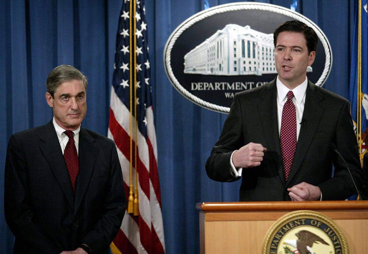 Then-Deputy Attorney General James Comey (R) and then-FBI Director Robert Mueller (L) announce an indictment of Enron's CEO, Jeffrey Skilling, at the Justice Department on Feb. 19, 2004. (Stephen Jaffe/AFP via Getty Images)