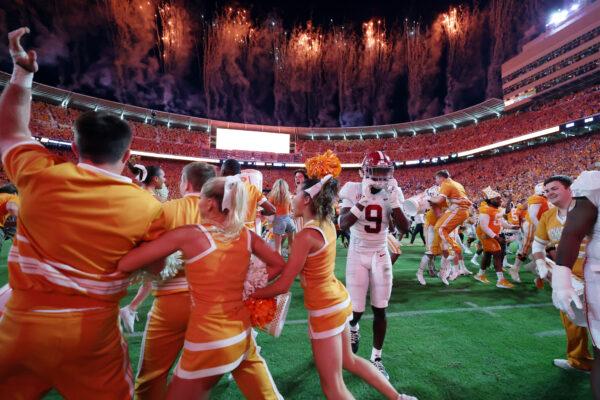 Defensive back Jordan Battle (9) of the Alabama Crimson Tide leaves the field after a loss to the Tennessee Volunteers at Neyland Stadium in Knoxville, Tenn., on October 15, 2022. (Donald Page/Getty Images)