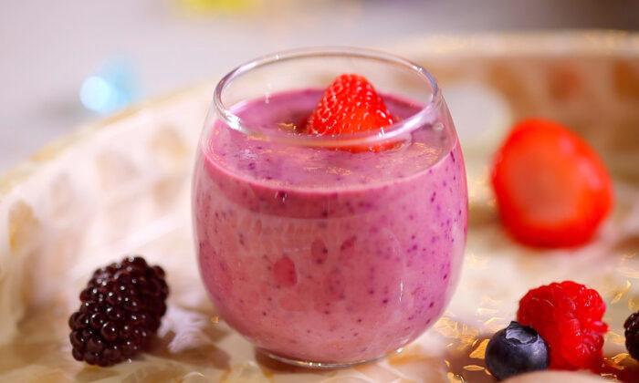 Anti-Inflammatory Berry Protein Smoothie (Recipe + Video)
