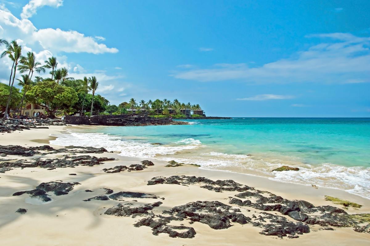 White sand beach on Hawaii Big Island. (Vacclav/Shutterstock)