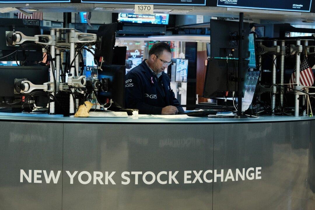 US Needs Tougher Laws Against Federal Stock Traders