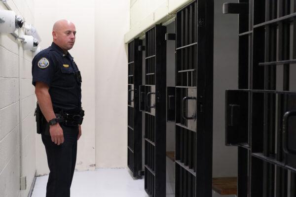 Lieutenant Jeffry Thoelen showcased jails at Middletown Police Department to The Epoch Times on Sept. 9, 2022. He said cells were largely empty following the state bail reform. (Cara Ding/The Epoch Times)