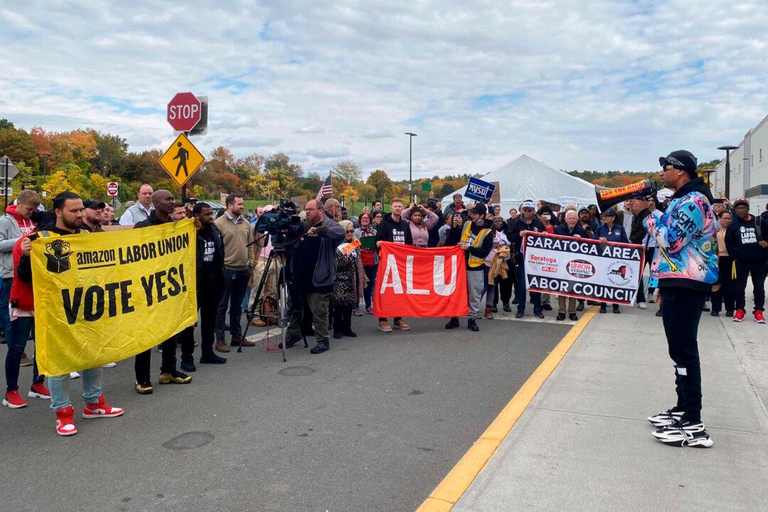 Amazon Workers Vote Overwhelmingly to Reject Union Bid in Upstate New York