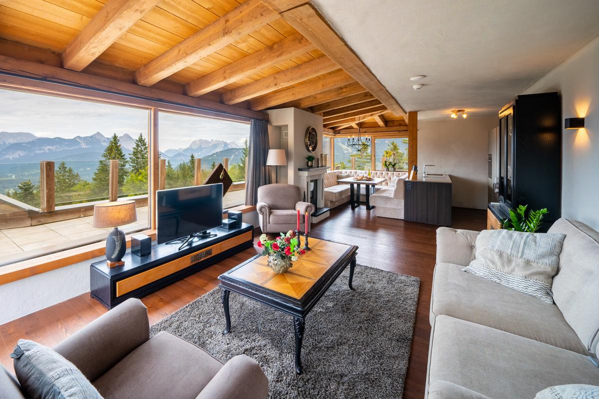 The interior spaces feature huge windows to enjoy the views of the beautiful surroundings. (Courtesy of the property owners, Sotheby's Concierge Auctions)