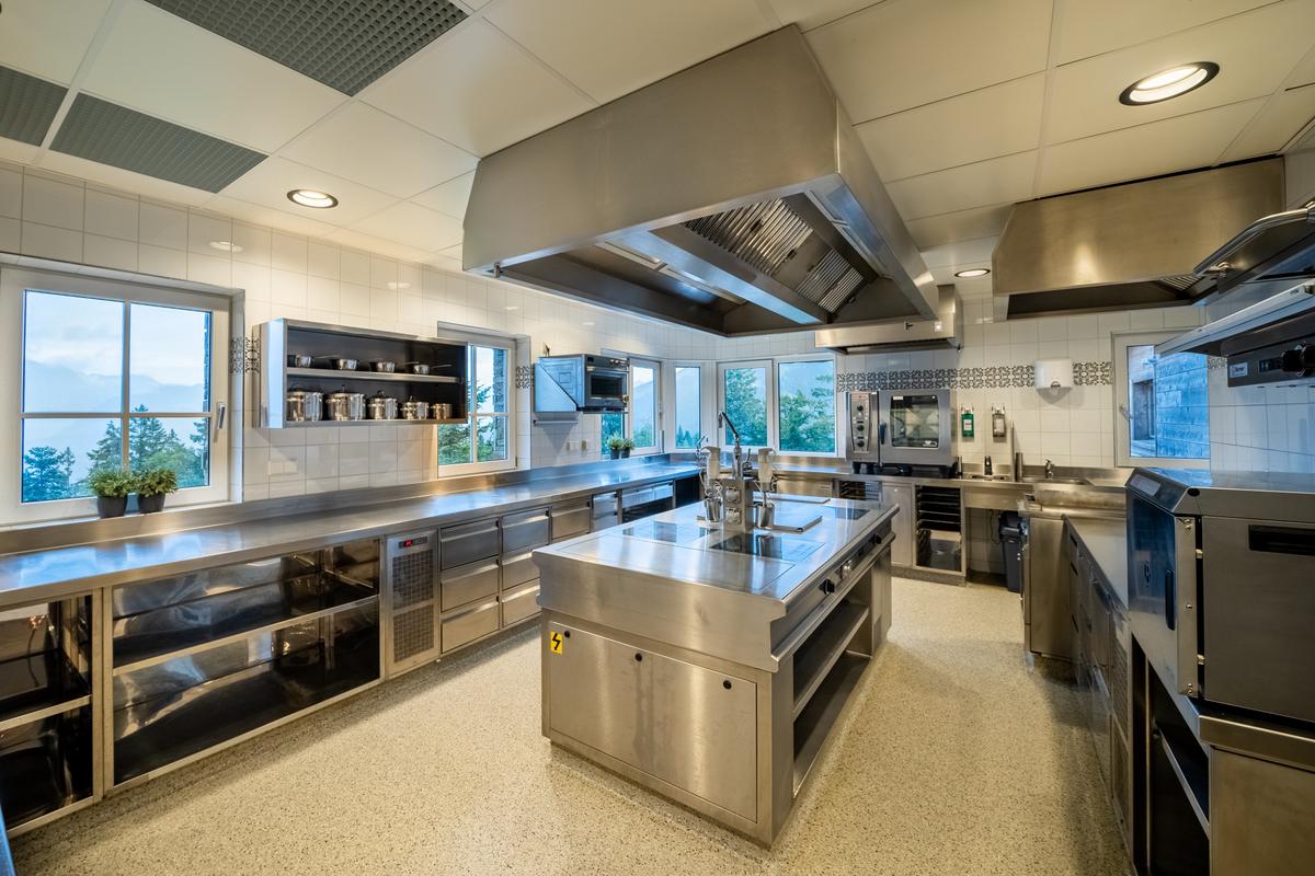 The massive, well-equipped chef’s kitchen is ideal for entertaining large groups. (Courtesy of the property owners, Sotheby's Concierge Auctions)