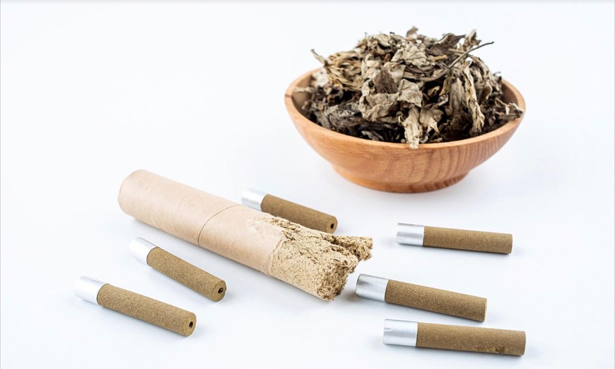  Moxa or wormwood sticks used for moxibustion therapy are dried wormwood leaves crunched and rolled into stick forms. (Shutterstock)