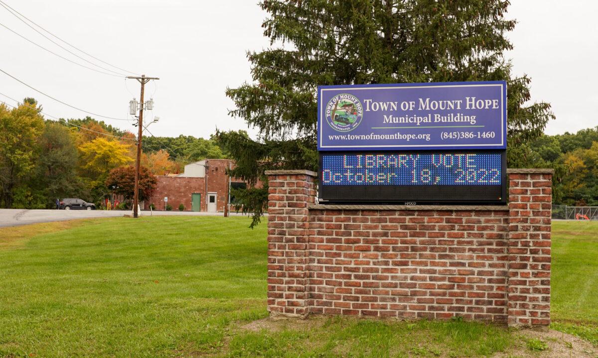 A digital sign reminding residents of the Oct. 18 Minisink Valley School District public library vote is seen outside the Mount Hope Town Hall, in N.Y., on Oct. 2, 2022. (Cara Ding/The Epoch Times)
