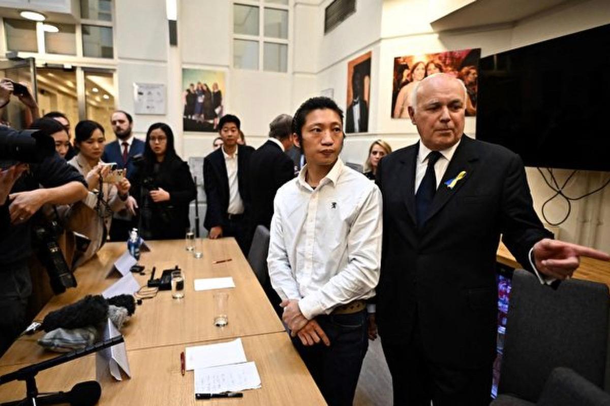 Iain Duncan Smith, the former leader of the British Conservative Party, and Bob Chan, the Hongkonger who was dragged into the Chinese Consulate, at a press conference on Oct. 19, 2022. (Ben Stansall/AFP)