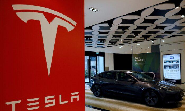Tesla Seeks to Ease Demand Concerns Over Likely 2022 Delivery Target Miss