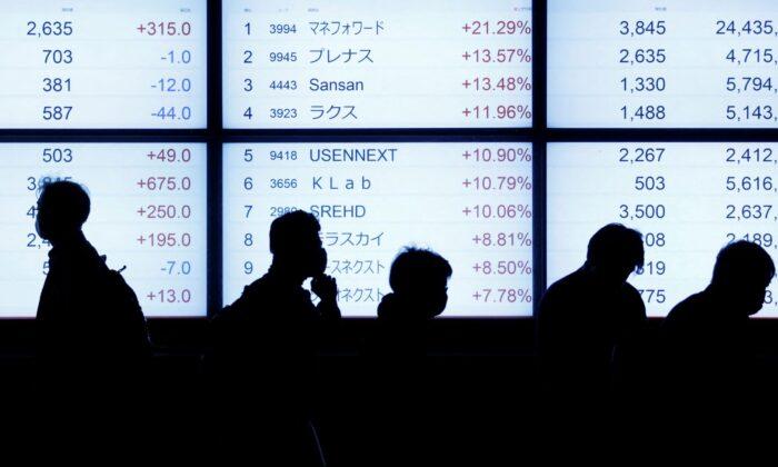 Stocks Sag, Bond Yields Firm as Yen Sinks Further