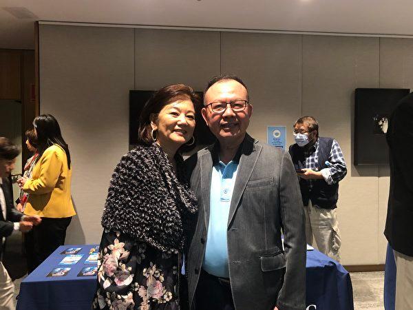 Richard Lu, former president of the National Chengchi University Alumni Association of Sydney, and his wife attended the premiere. (The Epoch Times)