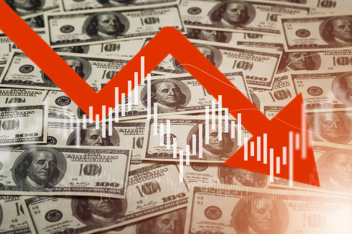 Recession ‘Near’ as US Leading Economic Index Drops for Tenth Straight Month
