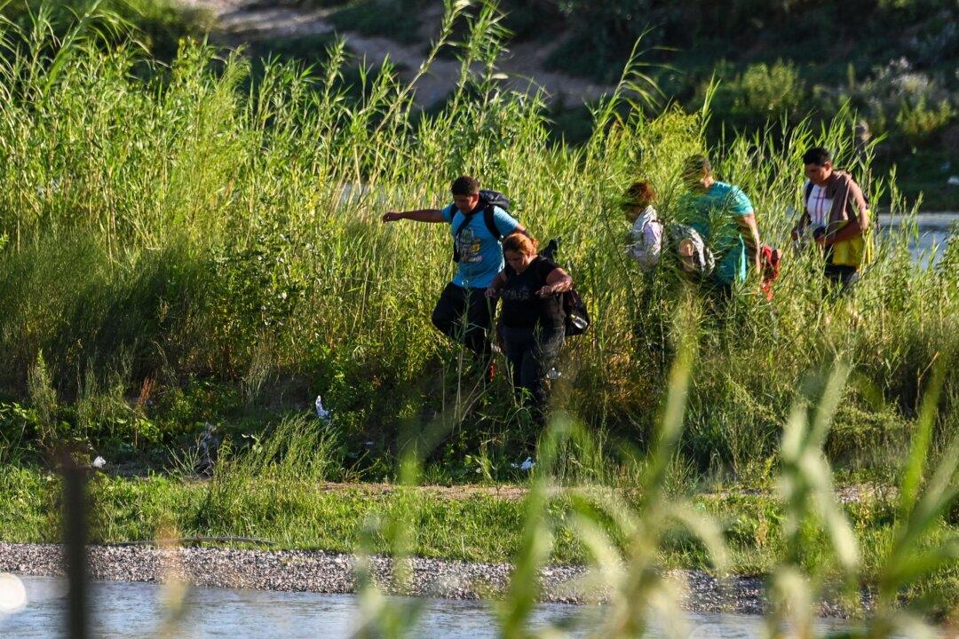 Migrants Are Given ‘Literal Roadmaps’ to Reach the US Border—And Big Tech Is Funding It