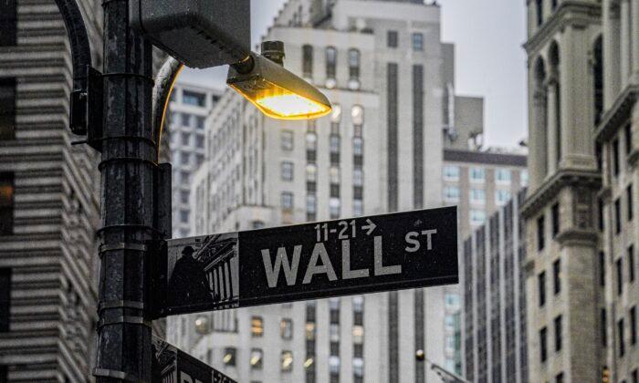Stocks End Higher on Wall Street as Earnings Roll In