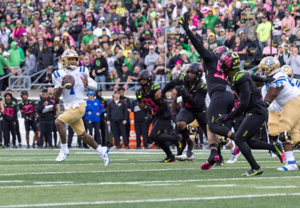 Quarterback Dorian Thompson-Robinson (1) of the UCLA Bruins runs to pass the ball against the Oregon Ducks during the first half at Autzen Stadium in Eugene, Ore., on Oct. 22, 2022. (Tom Hauck/Getty Images)