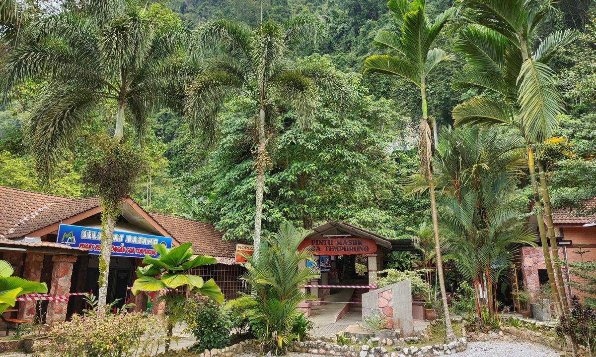 30 People Rescued After Being Trapped in Malaysian Cave