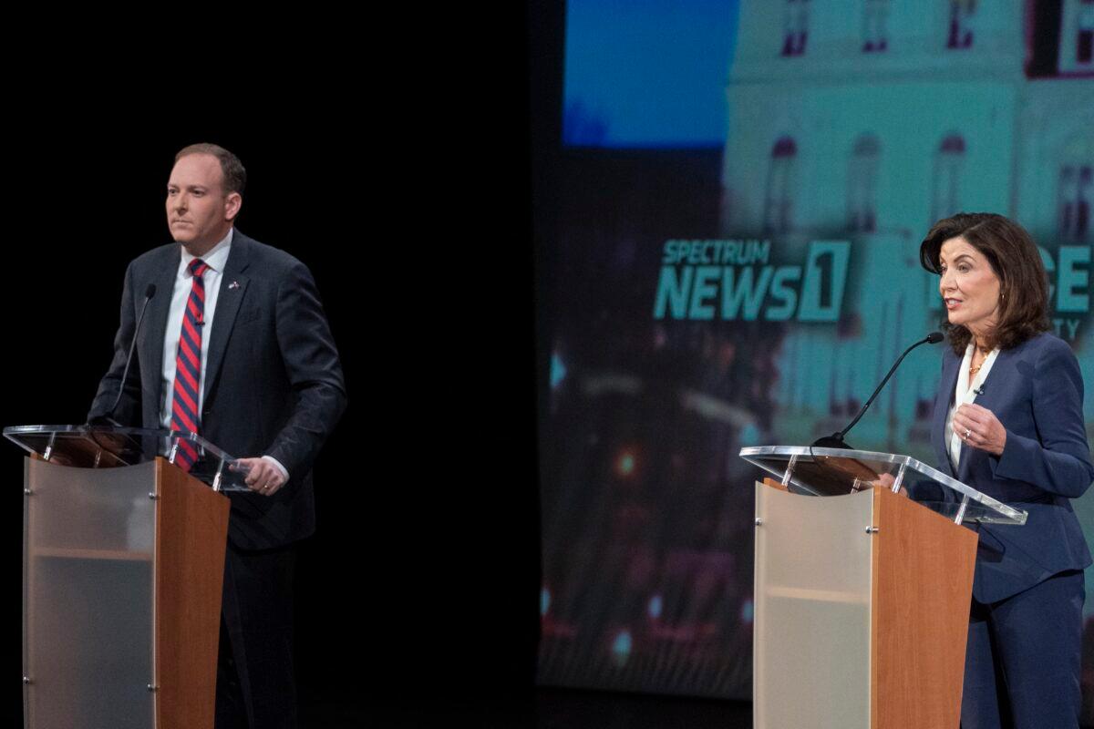 Rep. Lee Zeldin (R-N.Y.) (L), Republican candidate for New York governor, participates in a debate against incumbent Democratic Gov. Kathy Hochul hosted by Spectrum News NY1 at Pace University in New York on Oct. 25, 2022. (Mary Altaffer, Pool via AP)