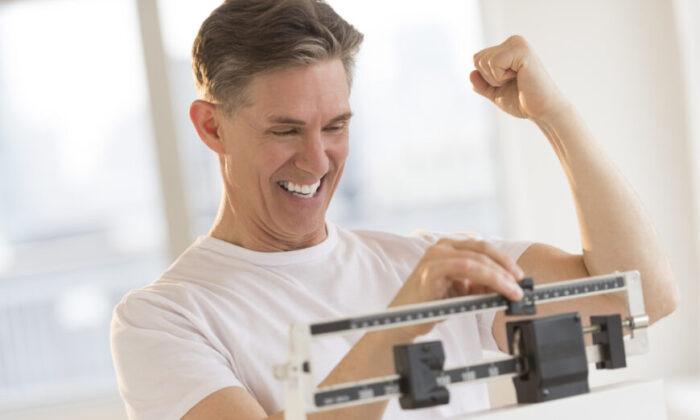 Dietitian Fact-Checks 13 Popular Weight Loss Tips