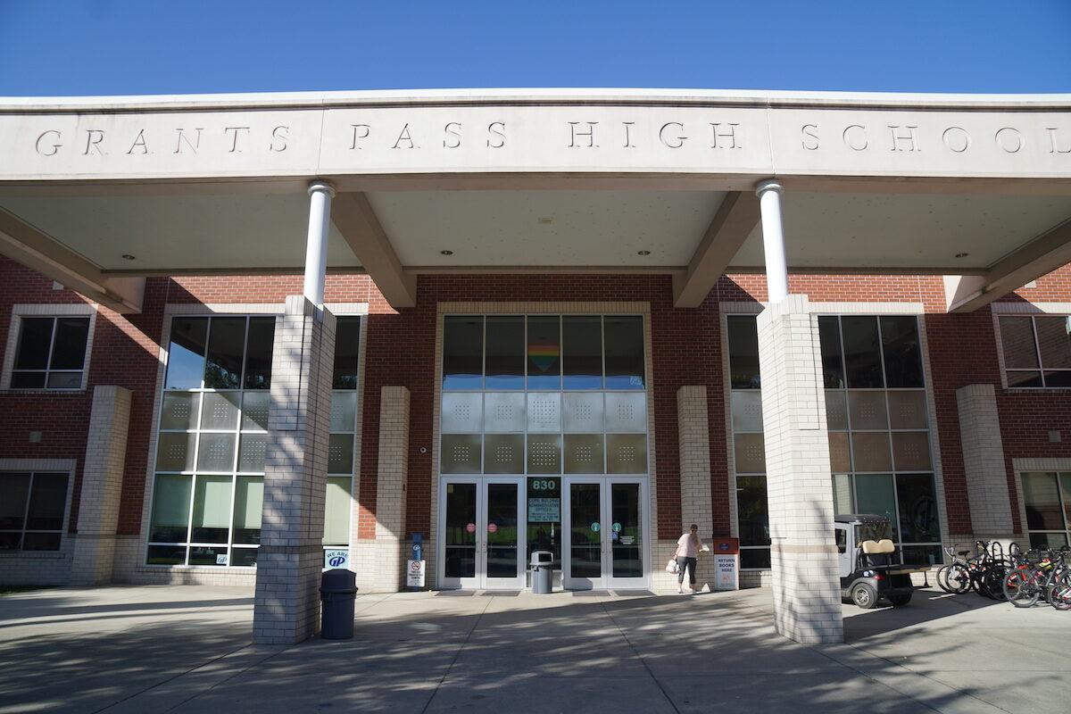 Grants Pass High School in Grants Pass, Oregon, on Oct. 18, 2022. (Jackson Elliott/The Epoch Times)