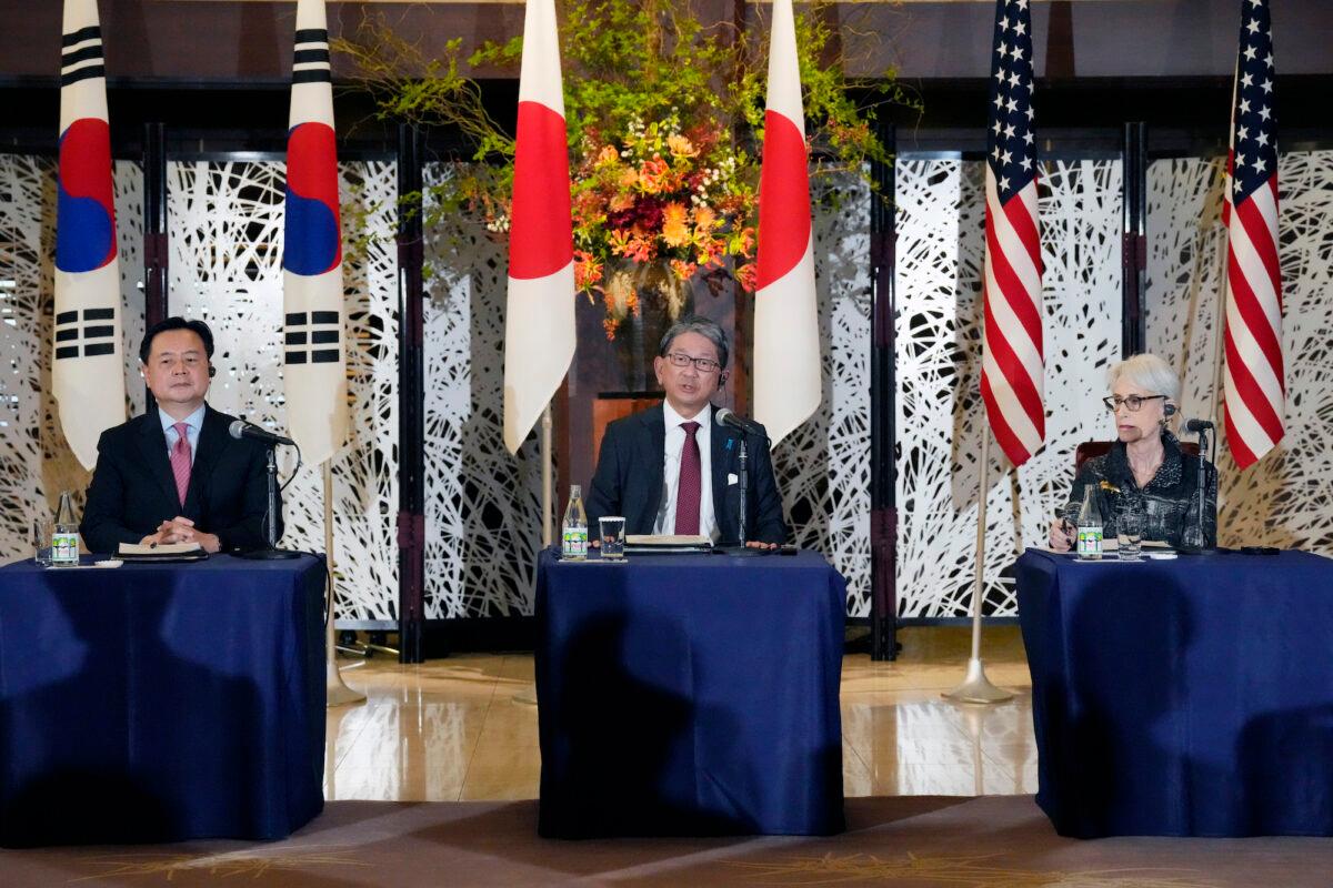 South Korean First Vice Foreign Minister Cho Hyundong (L), Japanese Vice Foreign Minister Takeo Mori (C), and U.S. Deputy Secretary of State Wendy Sherman (R) at a joint news conference in Tokyo on Oct. 26, 2022. (Eugene Hoshiko, Pool/AP Photo)