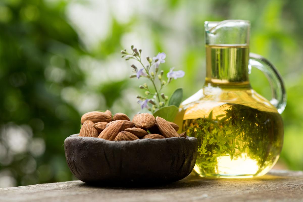 The Benefits of Using Bath Oils for the Skin