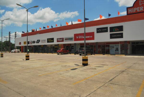 A closed shopping center and grocery store in Santa Cruz, Bolivia, during a civil strike on Oct. 26, 2022. (C. Calani/The Epoch Times)