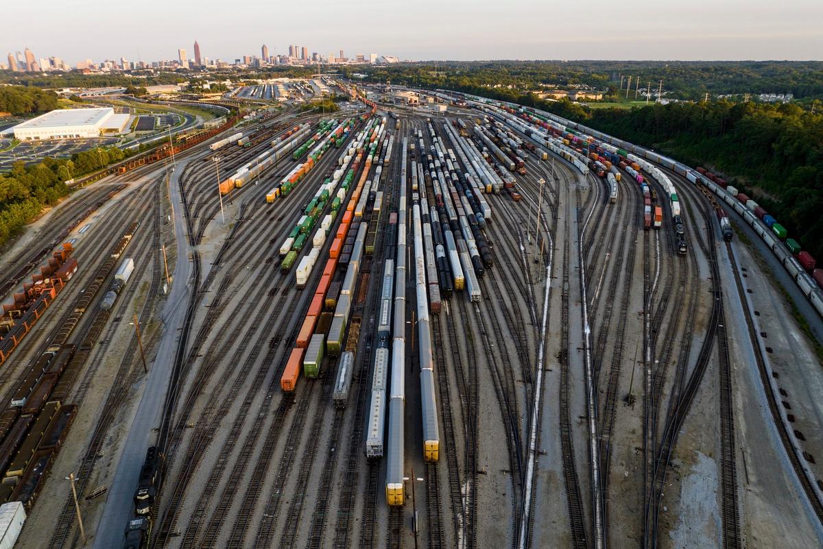 Over 300 Groups Urge Biden to Help Avoid Rail Shutdown