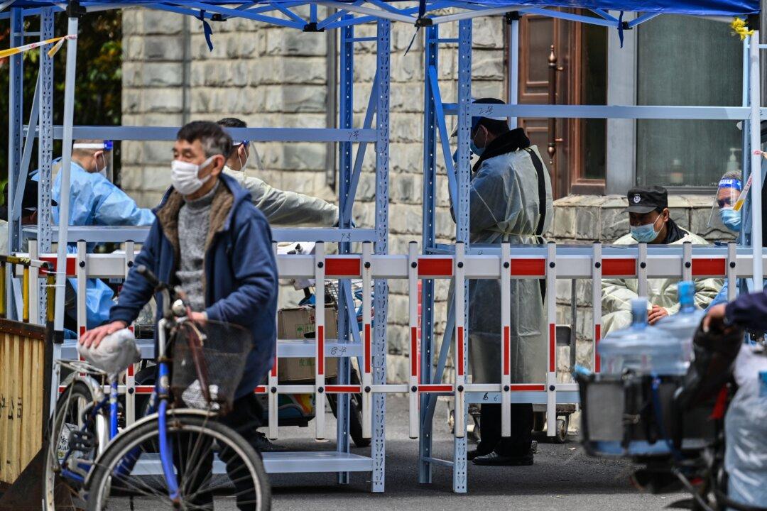 Shanghai District Orders Mass COVID-19 Testing, Lockdown