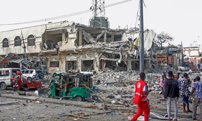Somalia’s President Says at Least 100 Killed in Car Bombings