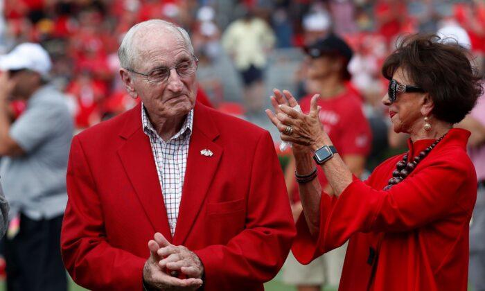 Vince Dooley, Longtime Georgia Football Coach, Dies at 90