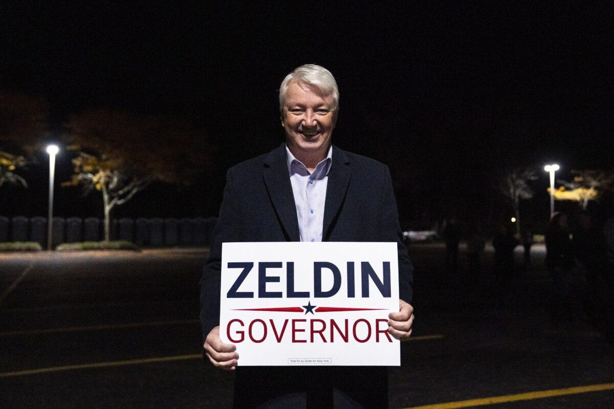 Phil Boyle, a former state senator who retired this month, at a rally in support of New York Republican gubernatorial nominee Rep. Lee Zeldin (R-N.Y.) in Hauppauge, N.Y., on Oct. 29, 2022. (Chung I Ho/The Epoch Times)