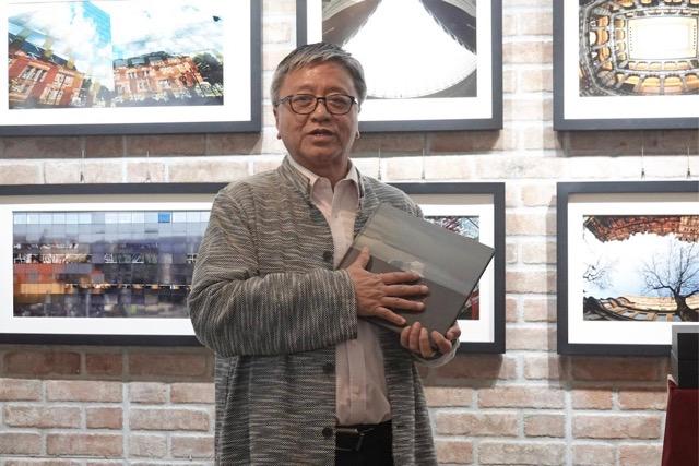 Former Dean of the Department of Philosophy, The Chinese University of Hong Kong, Professor Cheung Chan-fai attends a photo session during the launch of his new book in Hong Kong in June 2020. (Jenny Zeng/The Epoch Times)