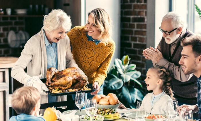 Turkey Day: 5 Etiquette Rules for Thanksgiving Dinner and Diners