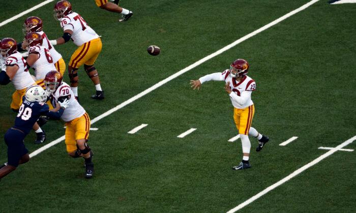 Williams Throws for 5 TDs, No. 10 USC Outlasts Arizona