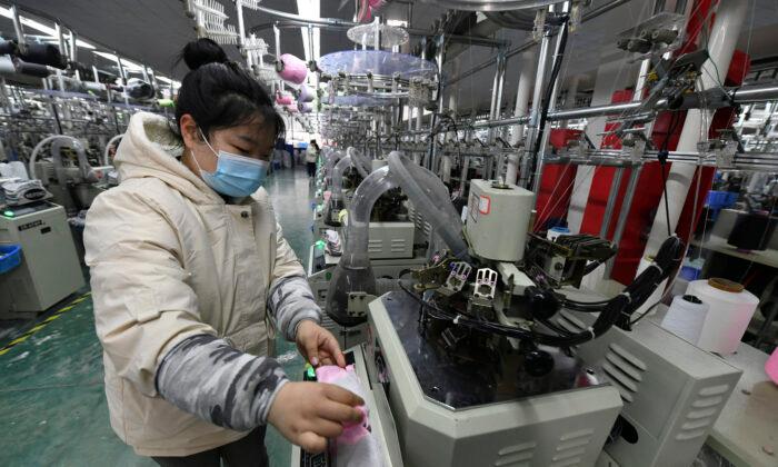 Chinese Manufacturing Weakens, Adding to Economic Pressure