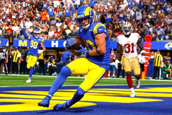 Cooper Kupp (10) of the Los Angeles Rams catches the ball for a touchdown during the second quarter against the San Francisco 49ers at SoFi Stadium in Inglewood, Calif., on Oct. 30, 2022. (Ronald Martinez/Getty Images)
