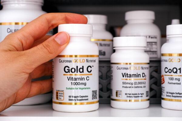 Vitamin C may help reduce cholesterol concentrations, thereby decreasing the chance of gallstones. (Ekaterina_Minaeva/Shutterstock)