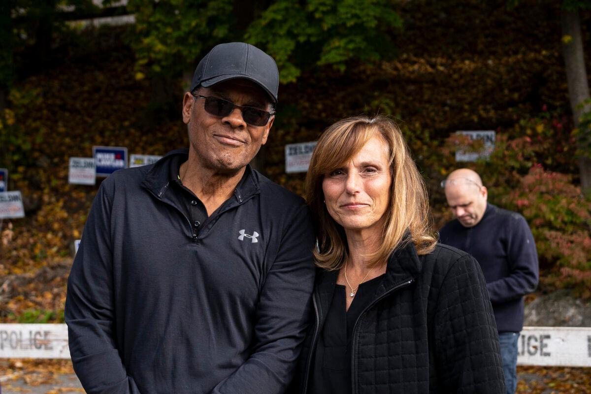 Watson Baker (L) and Judy Baker (R) attend a “Get Out the Vote Rally” of New York Republican gubernatorial nominee Rep. Lee Zeldin (R-N.Y.) in Thornwood, Westchester county, in New York, on Oct. 31, 2022. (Chung I Ho/The Epoch Times)