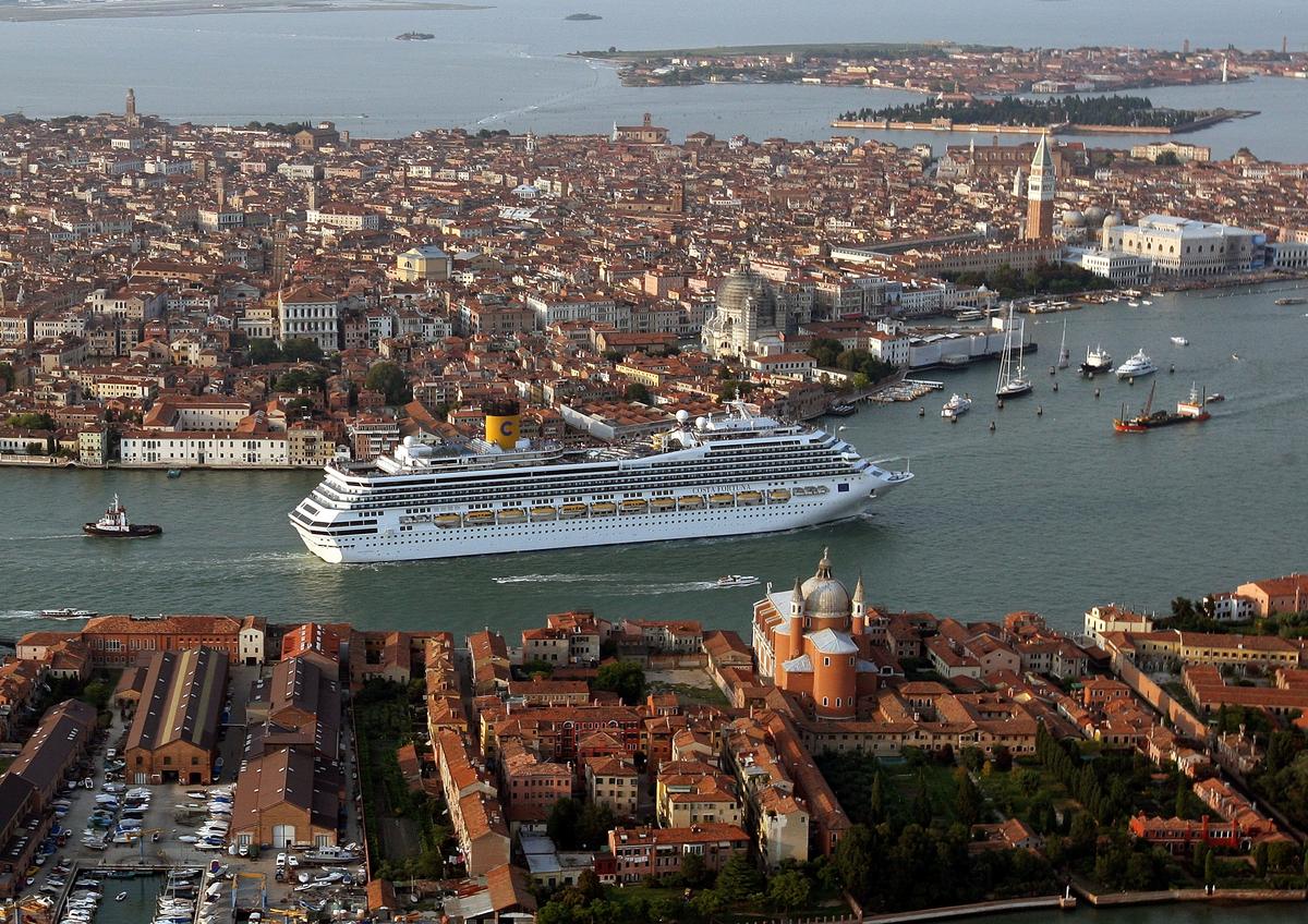 The Costa Fortuna cruise ship makes its way through the Canale Della Giudecca during the 65th Venice Film Festival on Sept. 1, 2008, in Venice, Italy. (Dan Kitwood/Getty Images)