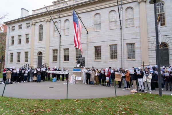 Chinese students at Harvard University and their supporters gathered at the John Harvard Statue on Nov. 29, 2022, in solidarity with Chinese protesters against the Chinese regime’s draconian zero-COVID measures. (Liu Jingye/The Epoch Times)